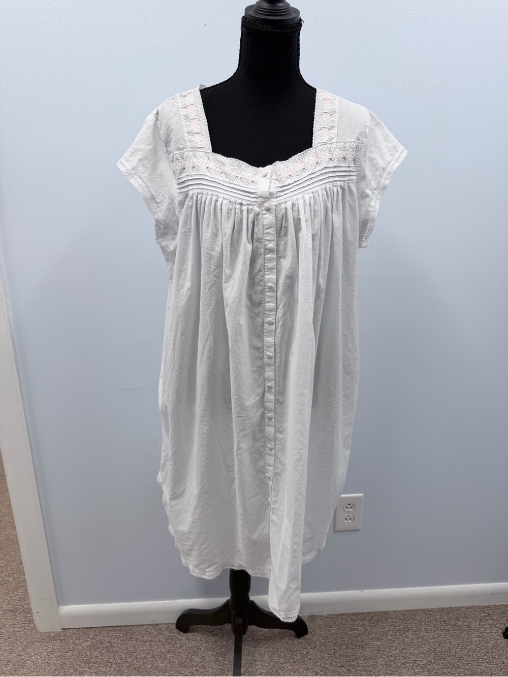 Eileen West White Cotton Button-Front Nightgown with Lace Yoke